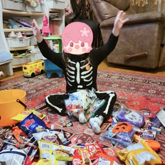 2/25 GAP skeleton knit onesieGAP - Picture 7 of 9